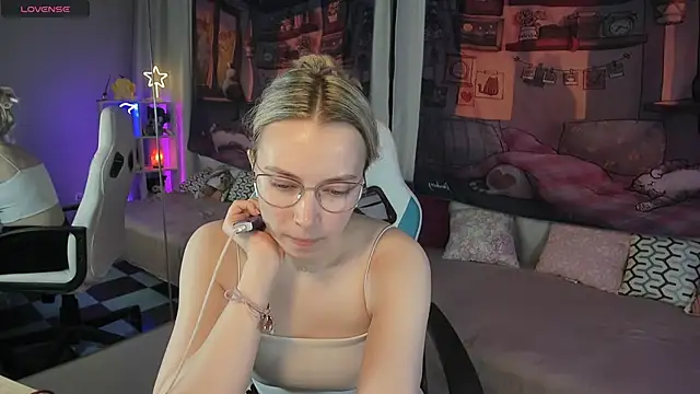 Snapshot of TiffanyBatson chatting on 03-14-25, 08:21 TiffanyBatson online show from 03-14-25, 08:21