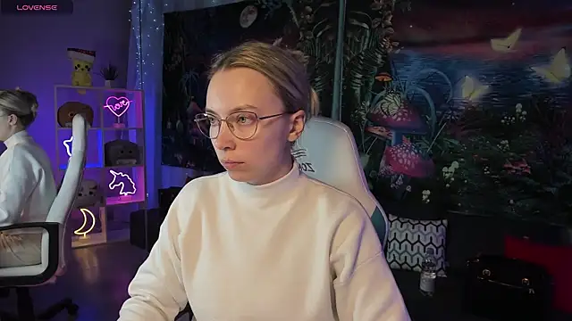 Snapshot of TiffanyBatson chatting on 03-20-25, 08:31 TiffanyBatson online show from 03-20-25, 08:31