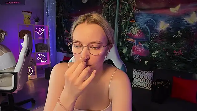 Snapshot of TiffanyBatson chatting on 03-20-25, 12:00 TiffanyBatson online show from 03-20-25, 12:00