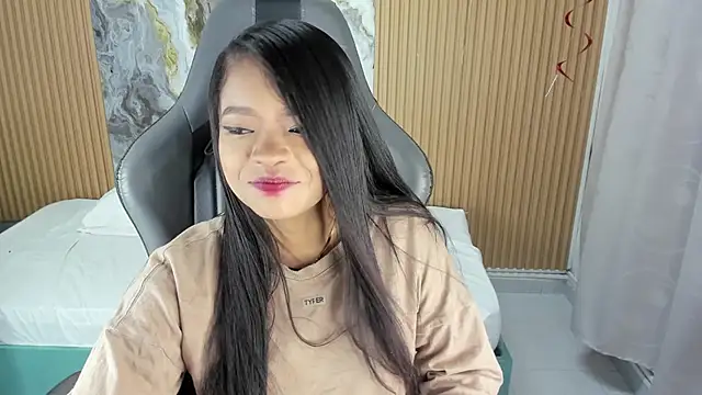 Lili 16 online show from 11-21-25, 11:09