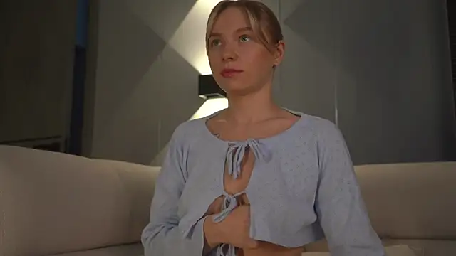 -Snowwwy- online show from 03-21-25, 01:34