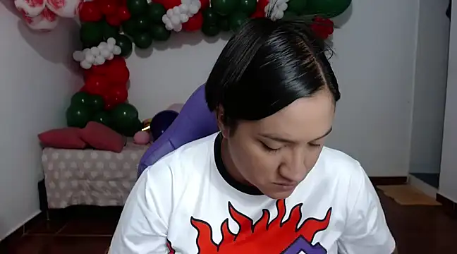 Saracutee1 online show from 12-14-24, 03:36