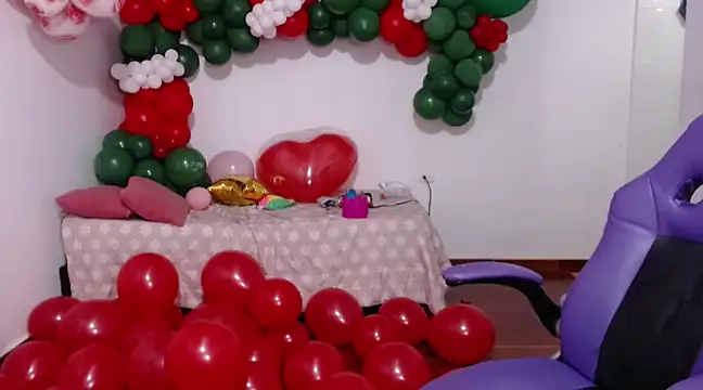 Saracutee1 online show from 12-14-24, 06:41