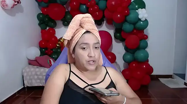 Saracutee1 online show from 12-26-24, 05:51