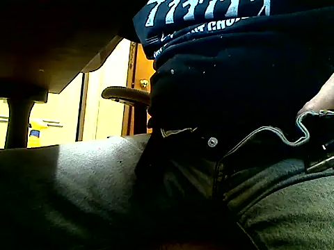 Snapshot of markluvskitty chatting on 12-17-25, 01:39 markluvskitty online show from 12-17-25, 01:39