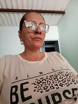 Snapshot of deisy_summers47x chatting on 02-16-25, 02:32 deisy summers47x online show from 02-16-25, 02:32