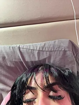 Snapshot of ThickerThanYoBitch chatting on 03-08-25, 11:27 ThickerThanYoBitch online show from 03-08-25, 11:27