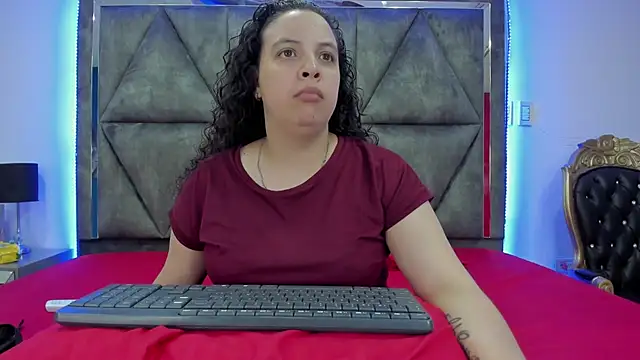 Danielaandximena online show from 12-18-24, 02:53