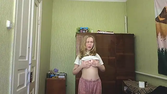 Snapshot of Riley_Roo chatting on 12-08-24, 05:55 Riley Roo online show from 12-08-24, 05:55