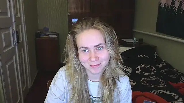 Snapshot of Riley_Roo chatting on 12-10-24, 08:16 Riley Roo online show from 12-10-24, 08:16