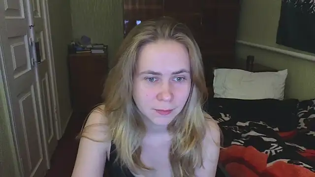 Snapshot of Riley_Roo chatting on 12-11-24, 05:26 Riley Roo online show from 12-11-24, 05:26