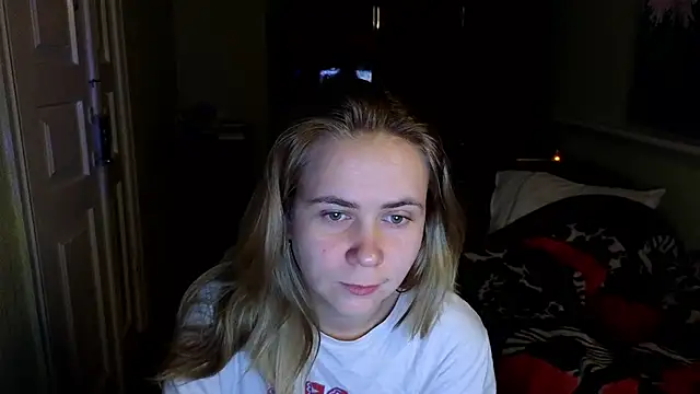 Snapshot of Riley_Roo chatting on 12-12-24, 06:42 Riley Roo online show from 12-12-24, 06:42