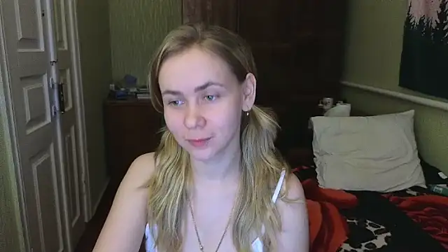 Snapshot of Riley_Roo chatting on 12-14-24, 09:56 Riley Roo online show from 12-14-24, 09:56