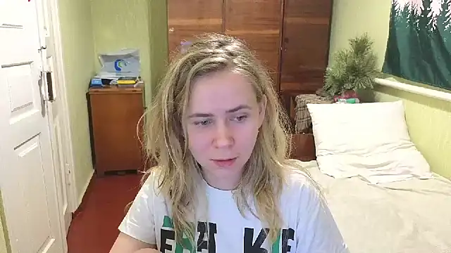 Snapshot of Riley_Roo chatting on 01-14-25, 05:12 Riley Roo online show from 01-14-25, 05:12