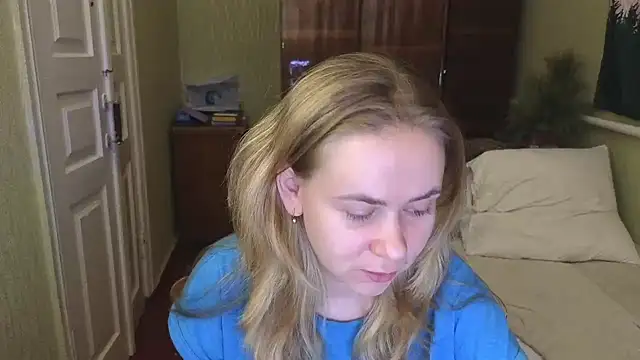 Snapshot of Riley_Roo chatting on 01-15-25, 05:58 Riley Roo online show from 01-15-25, 05:58