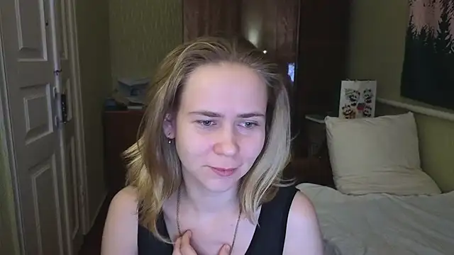 Snapshot of Riley_Roo chatting on 02-05-25, 04:36 Riley Roo online show from 02-05-25, 04:36