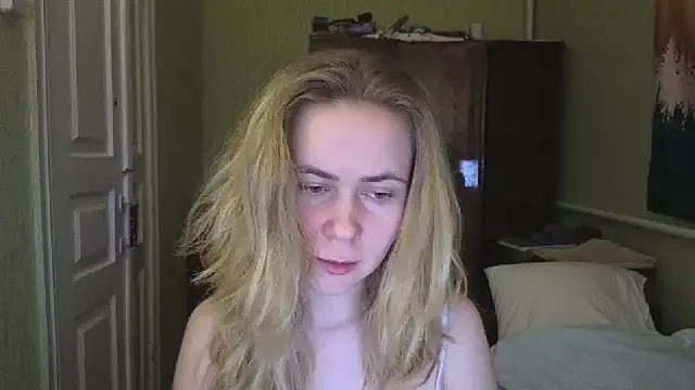 Snapshot of Riley_Roo chatting on 02-08-25, 06:55 Riley Roo online show from 02-08-25, 06:55