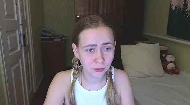 Snapshot of Riley_Roo chatting on 02-14-25, 05:36 Riley Roo online show from 02-14-25, 05:36