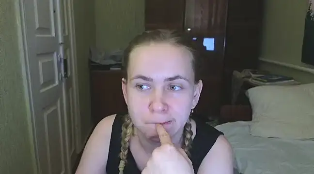 Snapshot of Riley_Roo chatting on 02-23-25, 08:44 Riley Roo online show from 02-23-25, 08:44