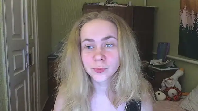 Snapshot of Riley_Roo chatting on 03-09-25, 06:32 Riley Roo online show from 03-09-25, 06:32