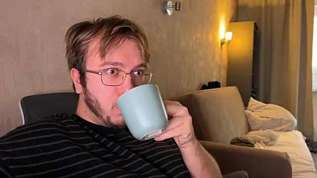 kiopiggy online show from 11-04-25, 06:45