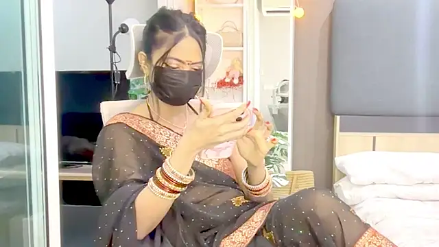 Snapshot of Monalisadon018 chatting on 01-17-26, 05:49 Monalisadon018 online show from 01-17-26, 05:49