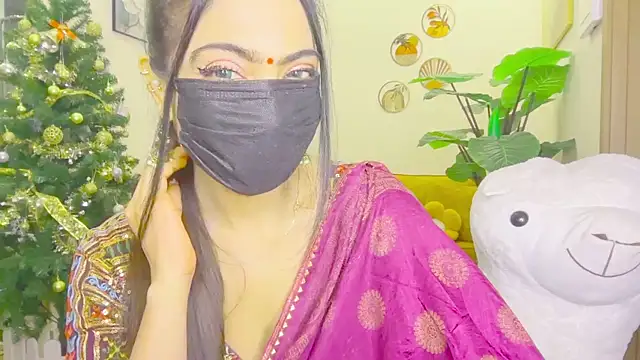 Snapshot of Monalisadon018 chatting on 02-15-26, 04:31 Monalisadon018 online show from 02-15-26, 04:31