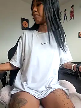 Snapshot of Honey-420- chatting on 11-01-25, 11:45 Honey-420- online show from 11-01-25, 11:45