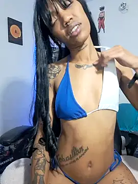 Snapshot of Honey-420- chatting on 11-19-25, 05:29 Honey-420- online show from 11-19-25, 05:29