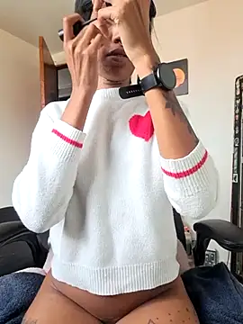 Snapshot of Honey-420- chatting on 11-30-25, 06:56 Honey-420- online show from 11-30-25, 06:56