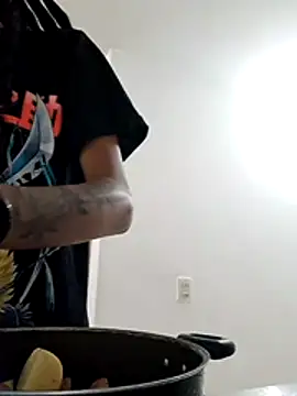 Snapshot of Honey-420- chatting on 12-04-25, 02:21 Honey-420- online show from 12-04-25, 02:21