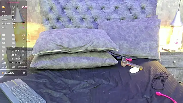 Snapshot of Honey-420- chatting on 12-04-25, 02:26 Honey-420- online show from 12-04-25, 02:26