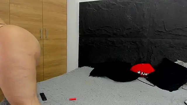 Snapshot of emakross chatting on 03-08-25, 12:00 emakross online show from 03-08-25, 12:00