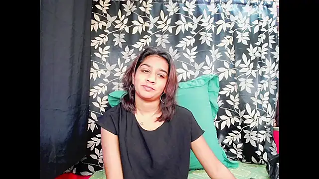 cherryblossum143 online show from 11-04-25, 06:45