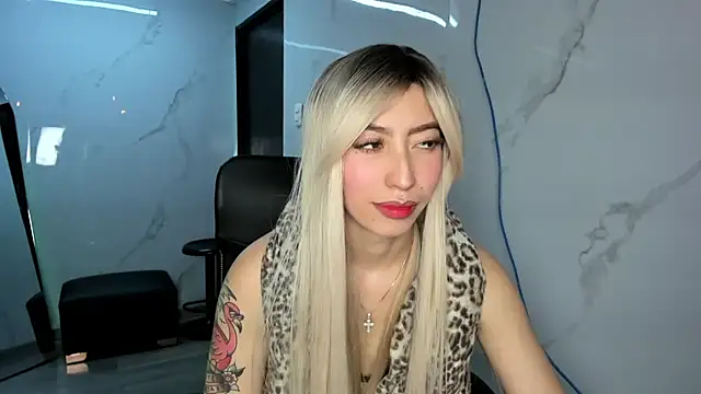 Snapshot of LilithCooperr_ chatting on 10-10-25, 09:36 LilithCooperr online show from 10-10-25, 09:36