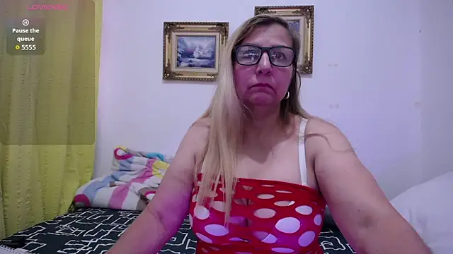 Snapshot of razzisweet chatting on 03-02-26, 02:57 razzisweet online show from 03-02-26, 02:57