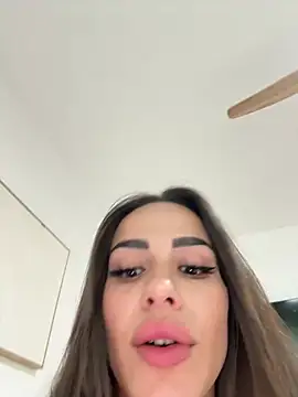 Snapshot of Alisa-Marie chatting on 01-27-25, 01:52 Alisa-Marie online show from 01-27-25, 01:52