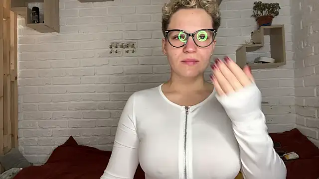 MrMrsRight online show from 11-20-25, 10:04