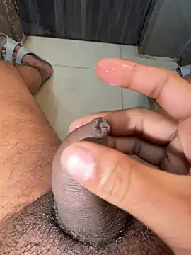 Snapshot of Cum_on_your_tityyy chatting on 11-19-25, 01:49 Cum on your tityyy online show from 11-19-25, 01:49