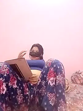 Snapshot of Beauty-khan chatting on 01-23-25, 09:18 Beauty-khan online show from 01-23-25, 09:18