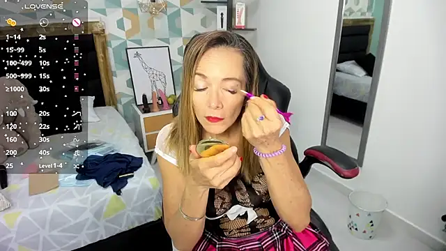 Snapshot of CATIAJONES chatting on 01-13-26, 06:46 CATIAJONES online show from 01-13-26, 06:46