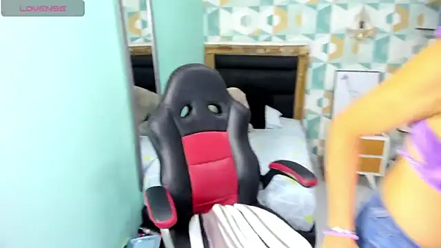 Snapshot of CATIAJONES chatting on 01-14-26, 06:57 CATIAJONES online show from 01-14-26, 06:57