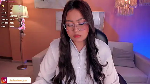 Snapshot of AmberLewis_ chatting on 03-19-25, 03:09 AmberLewis online show from 03-19-25, 03:09