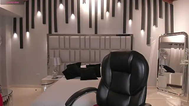 Snapshot of AmberLewis_ chatting on 11-07-25, 02:55 AmberLewis online show from 11-07-25, 02:55