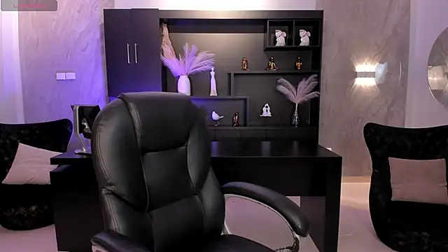 Snapshot of AmberLewis_ chatting on 11-25-25, 02:44 AmberLewis online show from 11-25-25, 02:44