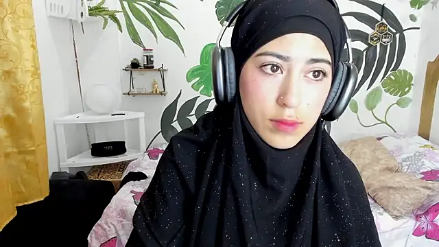 chaymae nah  online show from 10-24-25, 11:12