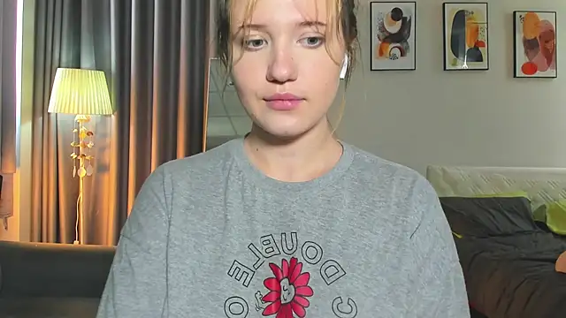 HanahCute online show from 02-26-25, 02:04