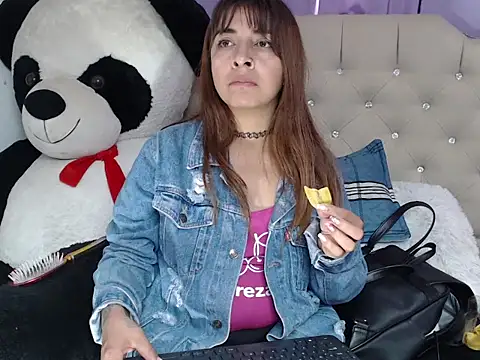 Snapshot of ameliefederline11 chatting on 12-22-25, 04:04 ameliefederline11 online show from 12-22-25, 04:04