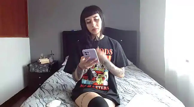 Snapshot of Emilia_1995 chatting on 03-14-25, 03:47 Emilia 1995 online show from 03-14-25, 03:47