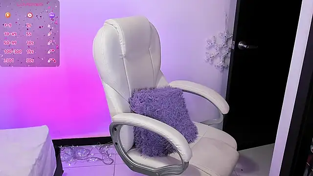 Snapshot of nyna_1 chatting on 01-09-25, 10:20 nyna 1 online show from 01-09-25, 10:20